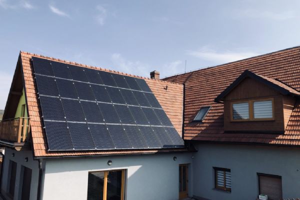 Hejtmánkovice - Výměna střídače a doplnění baterií o výkonu 14,4kWh