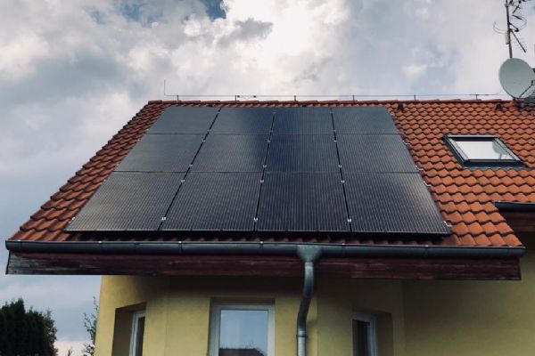 FVE Studeněves - FVE 4,8kWh a akumulace do baterií 9,6kWh