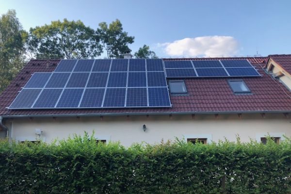 Chcete mít fotovoltaickou elektrárnu na střeše svého domu? Pomůžeme vám získat dotaci!